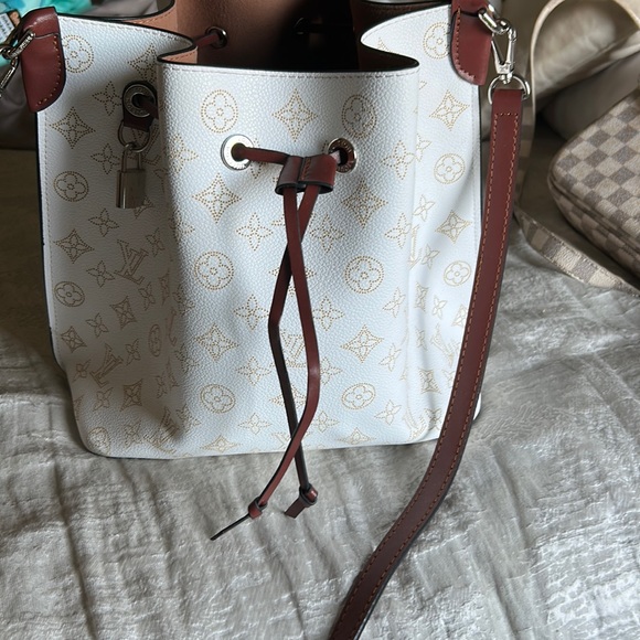 Accessories - Handbag not an authentic Luie